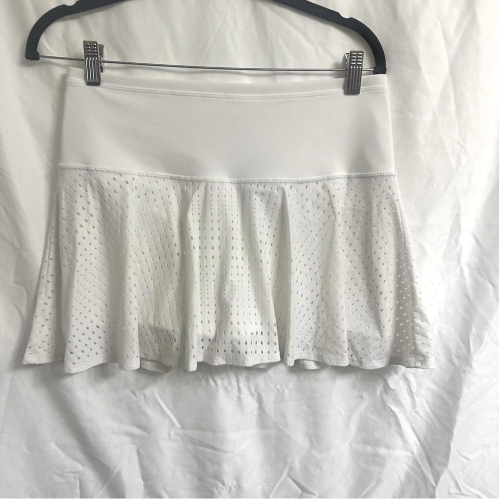 Athleta Women's White ace mesh tennis skirt 13.5” size medium